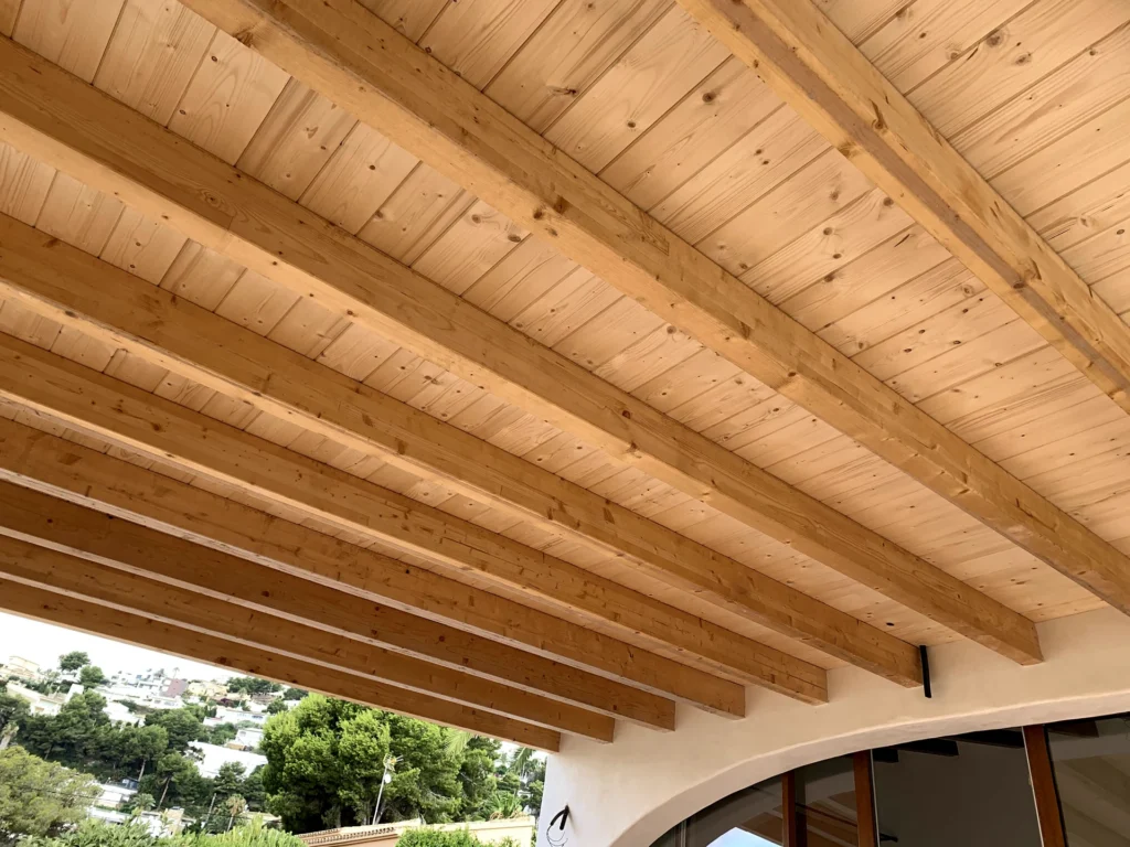 Pérgola y estructura exterior de madera
